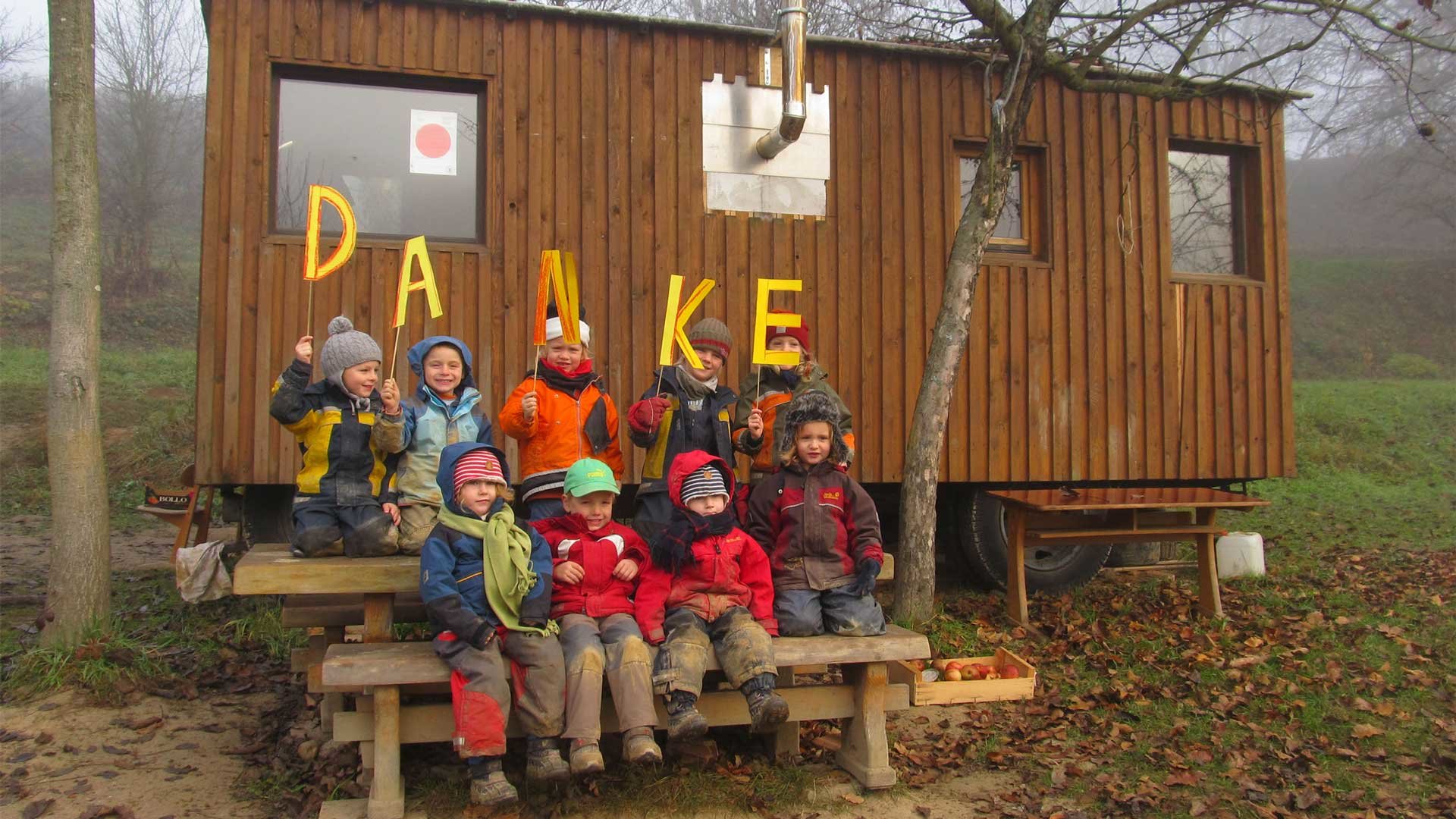 Kinder mit Dankesschild | © Braunform GmbH